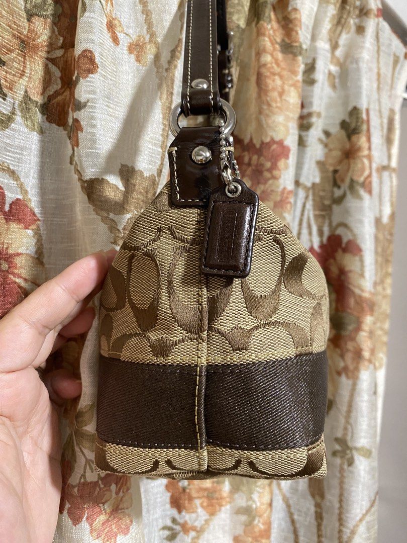 Coach Mini hobo canvas bag (Category: Shoulder Bags) located in Muntinlupa City. Submitted by lovefrenzie (Listing ID 1469102905, Image 2). Description: Brand New condition ❤️ Brown Canvas Bag in mini size Pwede lagyan extender :) Original with ykk zipper and hangtag Please note that this type of coach mini canvas doesn’t have creed. Alabang location .