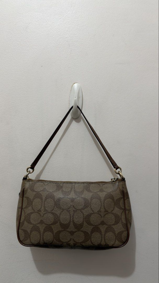 Coach Nolita 19 Canvas (Category: Luxury Bags & Wallets) located in Manila. Submitted by coffeepanda1234 (Listing ID 1469089843, Image 2). Description: With minimal issue .