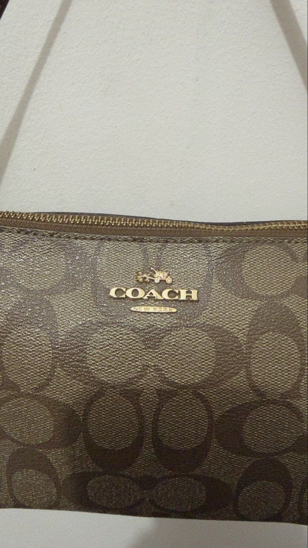 Coach Nolita 19 Canvas (Category: Luxury Bags & Wallets) located in Manila. Submitted by coffeepanda1234 (Listing ID 1469089843, Image 3). Description: With minimal issue .