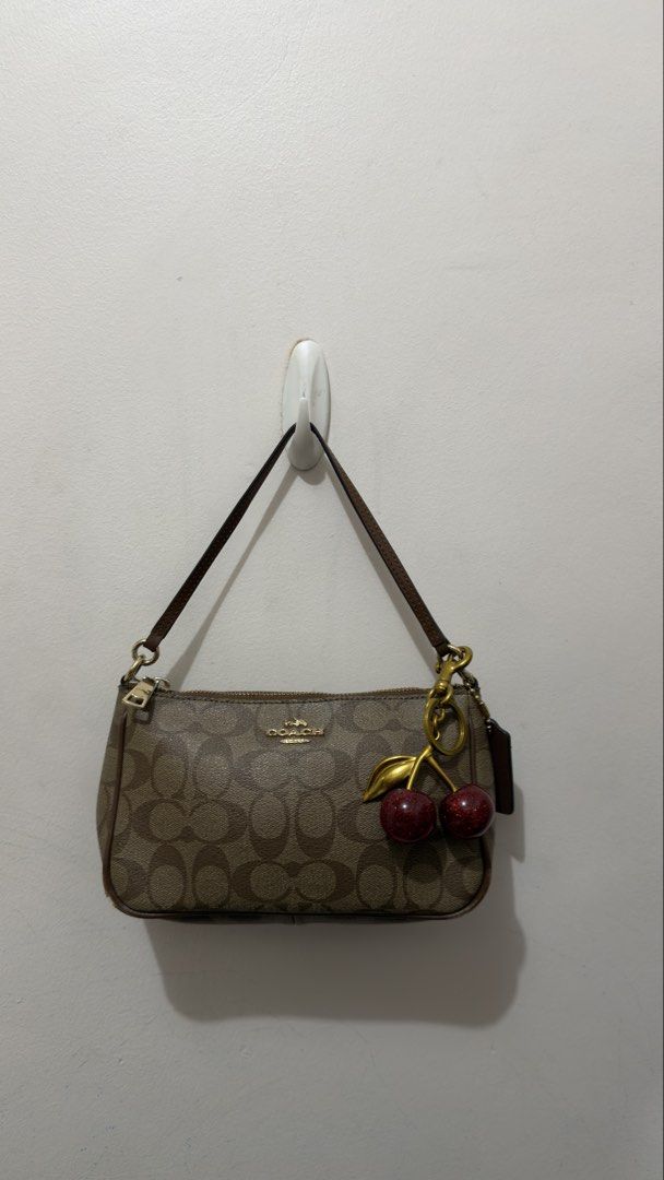Coach Nolita 19 Canvas (Category: Luxury Bags & Wallets) located in Manila. Submitted by coffeepanda1234 (Listing ID 1469089843, Image 1). Description: With minimal issue .