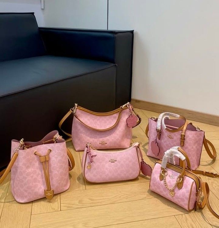 COACH POWDER PINK BAG - (Category: Shoulder Bags) located in Pasig City. Submitted by titalana2011991 (Listing ID 1468991603, Image 1). Description: PLEASE PM UR STYLE FOR THE PRICE.