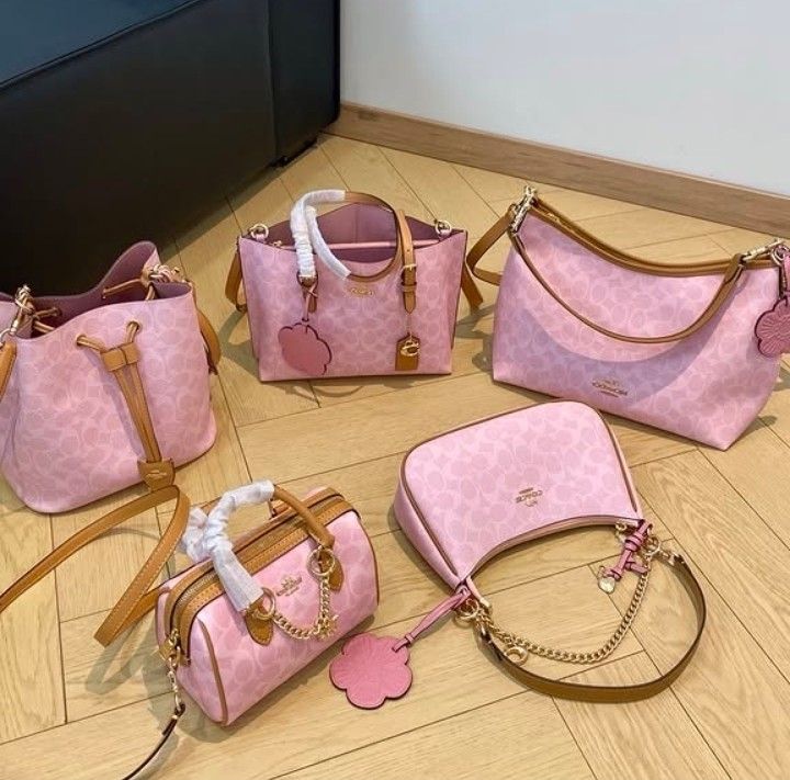 COACH POWDER PINK BAG - (Category: Shoulder Bags) located in Pasig City. Submitted by titalana2011991 (Listing ID 1468991603, Image 3). Description: PLEASE PM UR STYLE FOR THE PRICE.