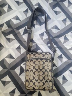 (Category: ) located in . Submitted by declutter_bags22 (Listing ID 1468947385, Image 1). Description: .