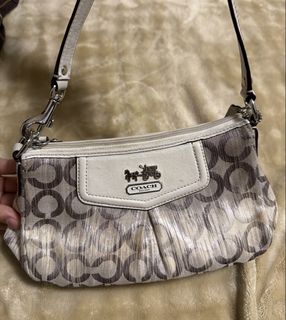 (Category: ) located in . Submitted by vntgxstreetwear (Listing ID 1468964875, Image 1). Description: .