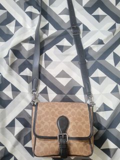 (Category: ) located in . Submitted by declutter_bags22 (Listing ID 1468947016, Image 1). Description: .