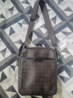 (Category: ) located in . Submitted by declutter_bags22 (Listing ID 1468947152, Image 1). Description: .