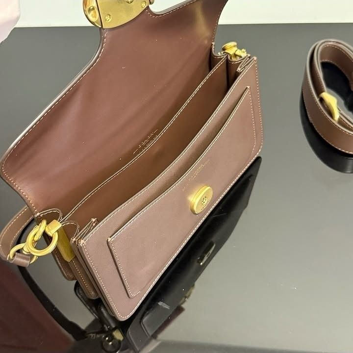 COACH SOFT TABBY 26 (Category: Cross-body Bags) located in Pasig City. Submitted by titalana2011991 (Listing ID 1468994369, Image 3). Description: .