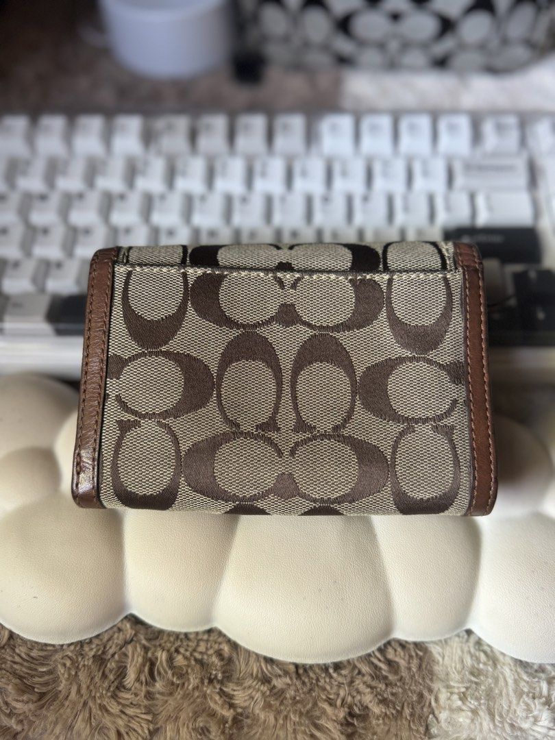 Coach Soho Wallet Medium (Category: Wallets & Card holders) located in Lagawe. Submitted by favorsnflavors69115 (Listing ID 1469105982, Image 2). Description: .