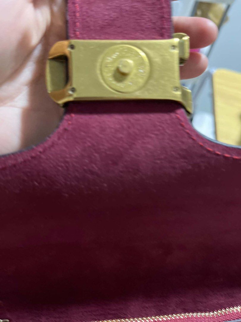 Coach taby (Category: Shoulder Bags) located in Caloocan City. Submitted by trebdy01 (Listing ID 1469077216, Image 2). Description: .