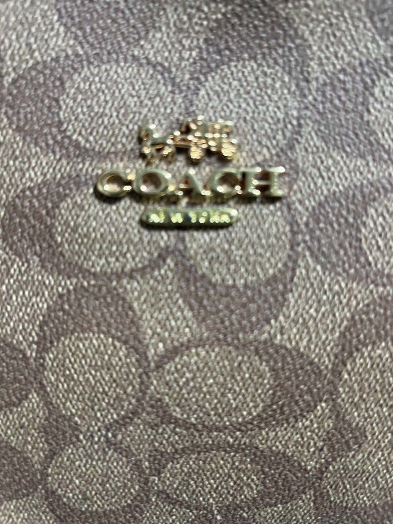Coach tote bag (Category: Tote Bags) located in Caloocan City. Submitted by trebdy01 (Listing ID 1469092020, Image 3). Description: .