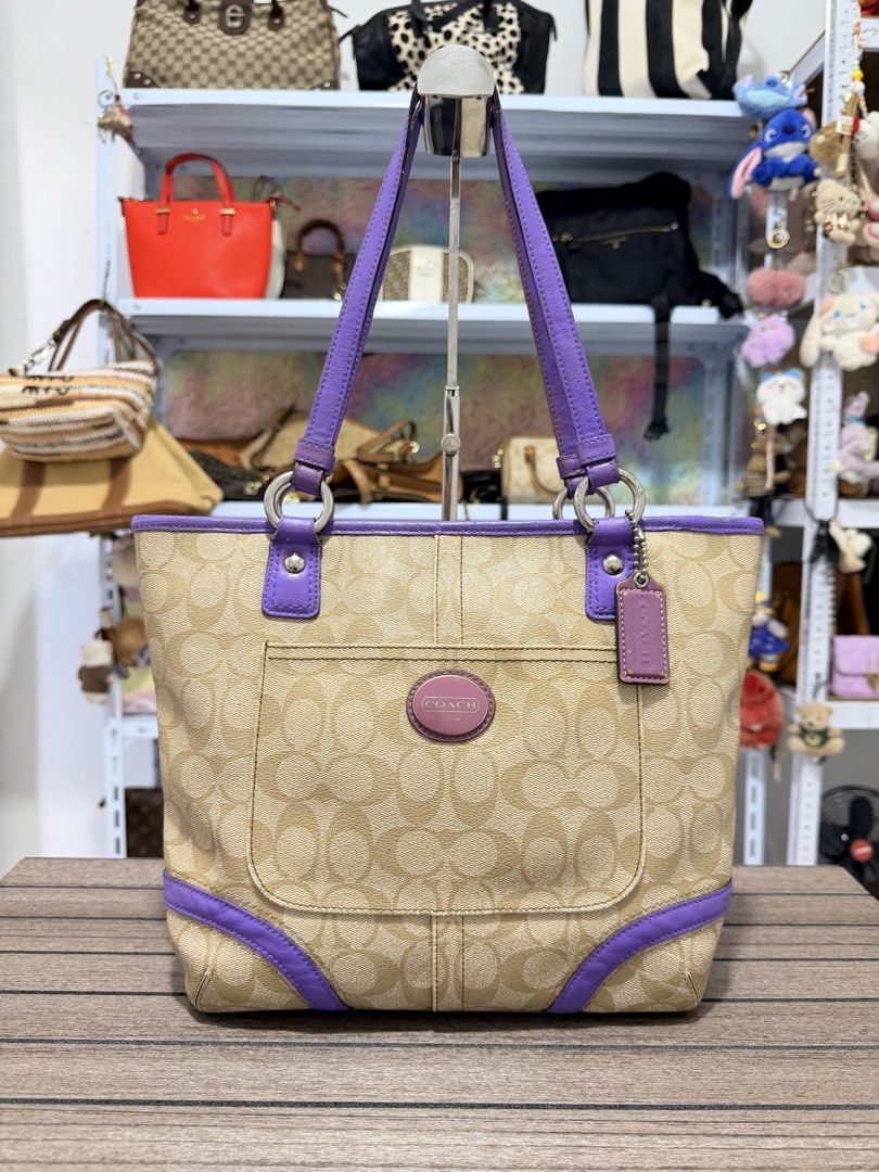 Coach tote bag repaint (Category: Luxury Bags & Wallets) located in Cavite. Submitted by aiznpreluvv (Listing ID 1468934248, Image 1). Description: .