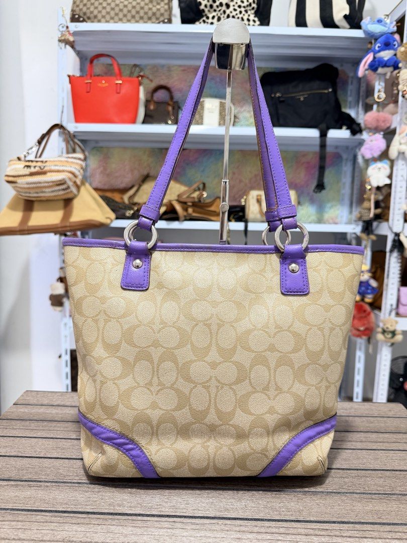 Coach tote bag repaint (Category: Luxury Bags & Wallets) located in Cavite. Submitted by aiznpreluvv (Listing ID 1468934248, Image 2). Description: .