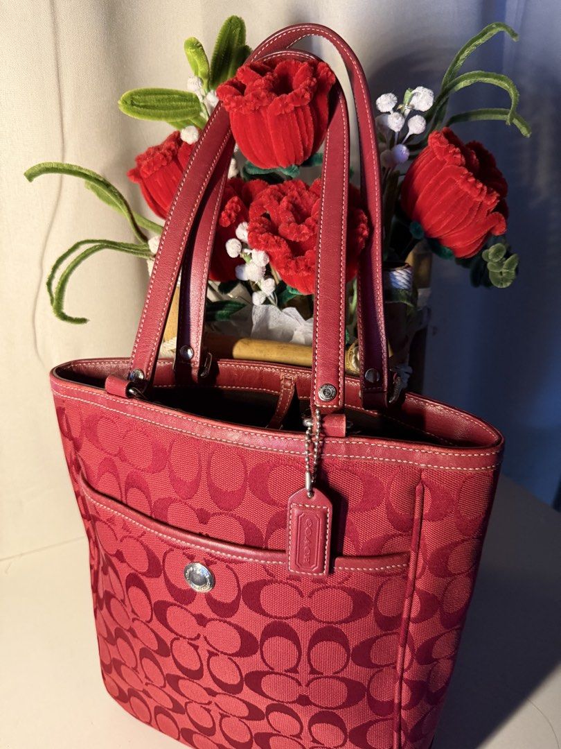 Coach tote triple red (Category: Shoulder Bags) located in Manila. Submitted by chic_coach (Listing ID 1468974422, Image 2). Description: .