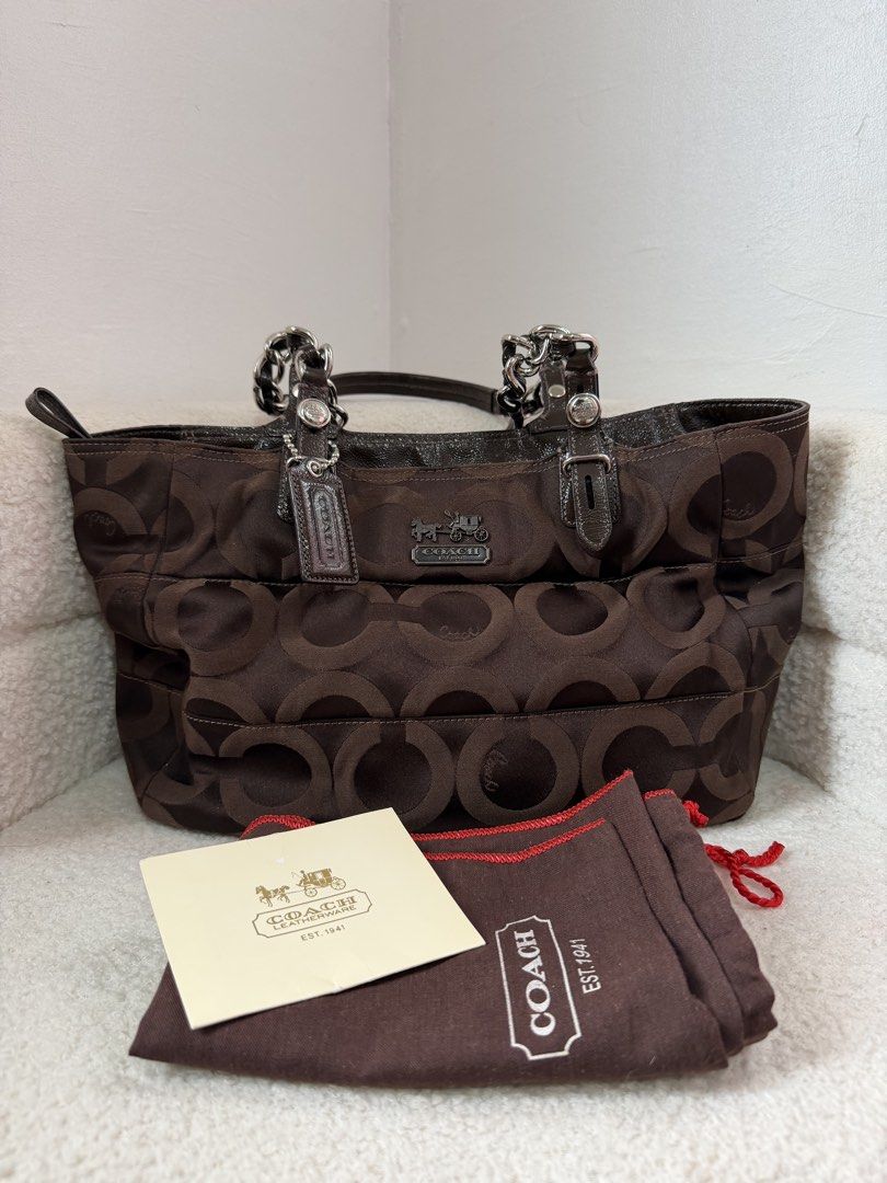 Coach Vintage Tote (Category: Luxury Bags & Wallets) located in Manila. Submitted by _thepursela (Listing ID 1468998764, Image 1). Description: .