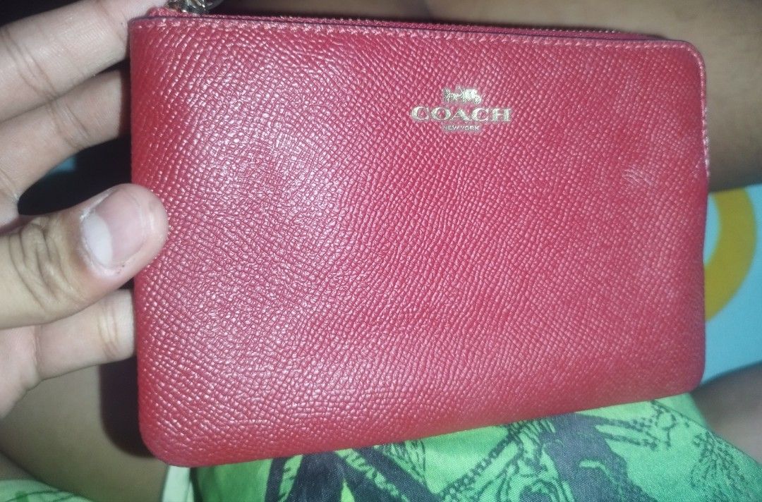 COACH WALLET (Category: Luxury Bags & Wallets) located in Marikina City. Submitted by anthonyy.shuks (Listing ID 1469022270, Image 1). Description: COACH WALLET(BRAND NEW CONDITION NO ISSUE) NOT THRIFT BIGAY LANG SAKIN.