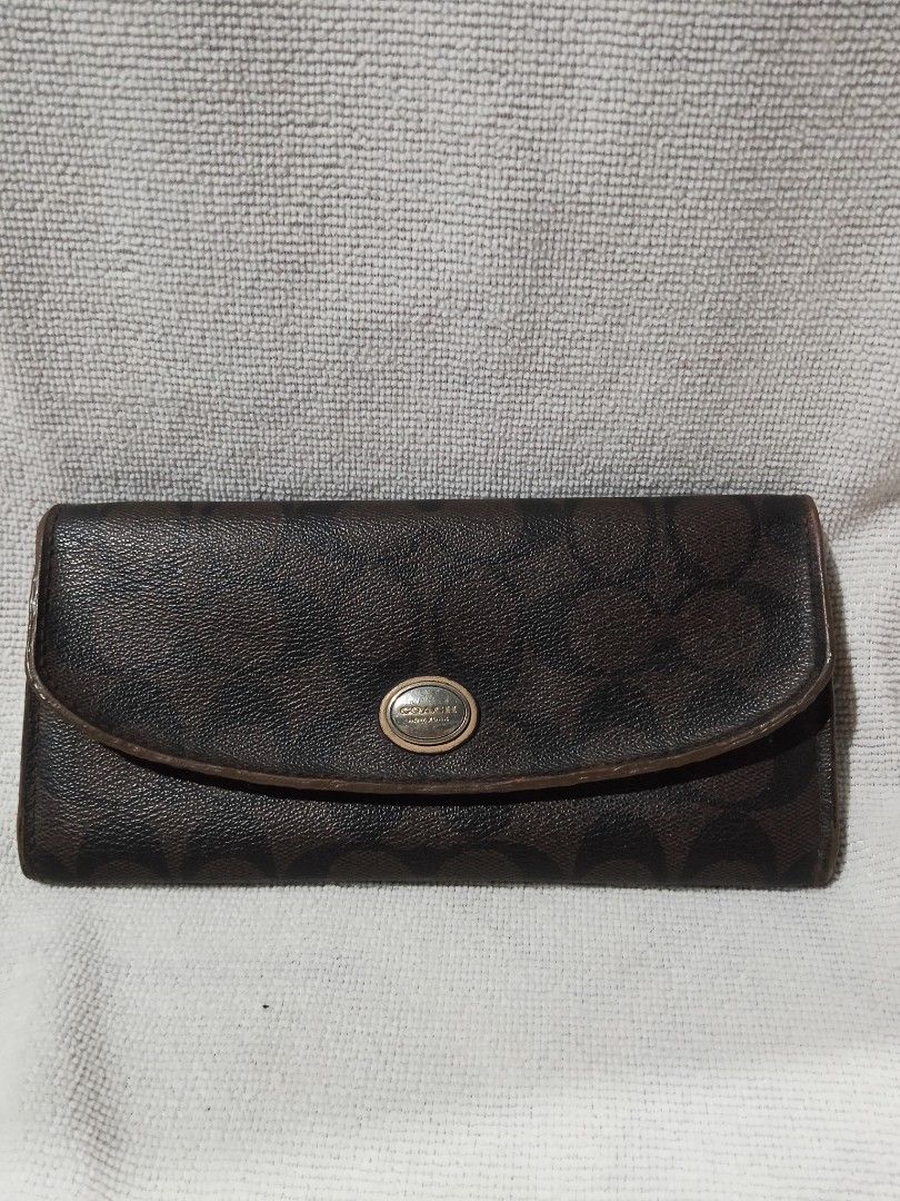 coach wallet (Category: Luxury Bags & Wallets) located in Manila. Submitted by pagodnicole50491 (Listing ID 1469086193, Image 1). Description: .