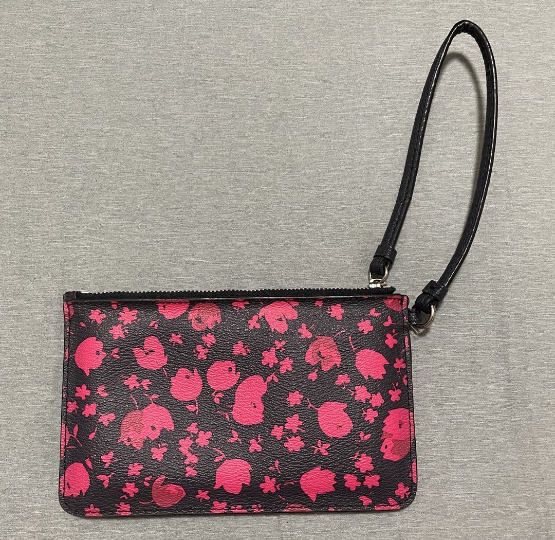 Coach Wristlet (Category: Wallets & Card holders) located in Mandaluyong City. Submitted by kimariana (Listing ID 1469094554, Image 2). Description: - no visible stains on the outside of the product - fake - shipping fee shouldered by the buyer (Mandaluyong area) - length: 7 in | width: 4.5 in mode of payment: GCash #decluttering.