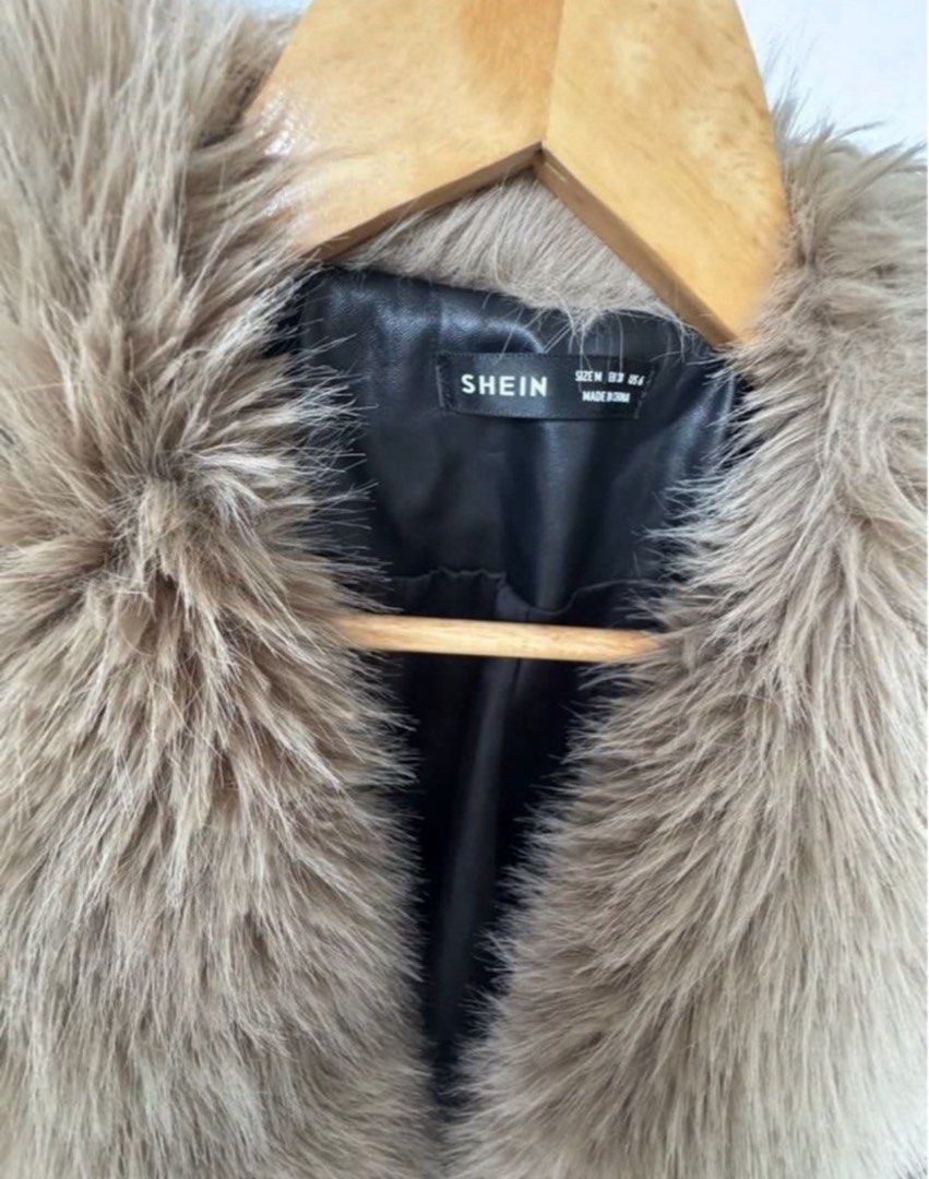 Coat outfit sweater (Category: Coats, Jackets and Outerwear) located in Quezon City. Submitted by prelovedsaleitems (Listing ID 1469110485, Image 2). Description: .