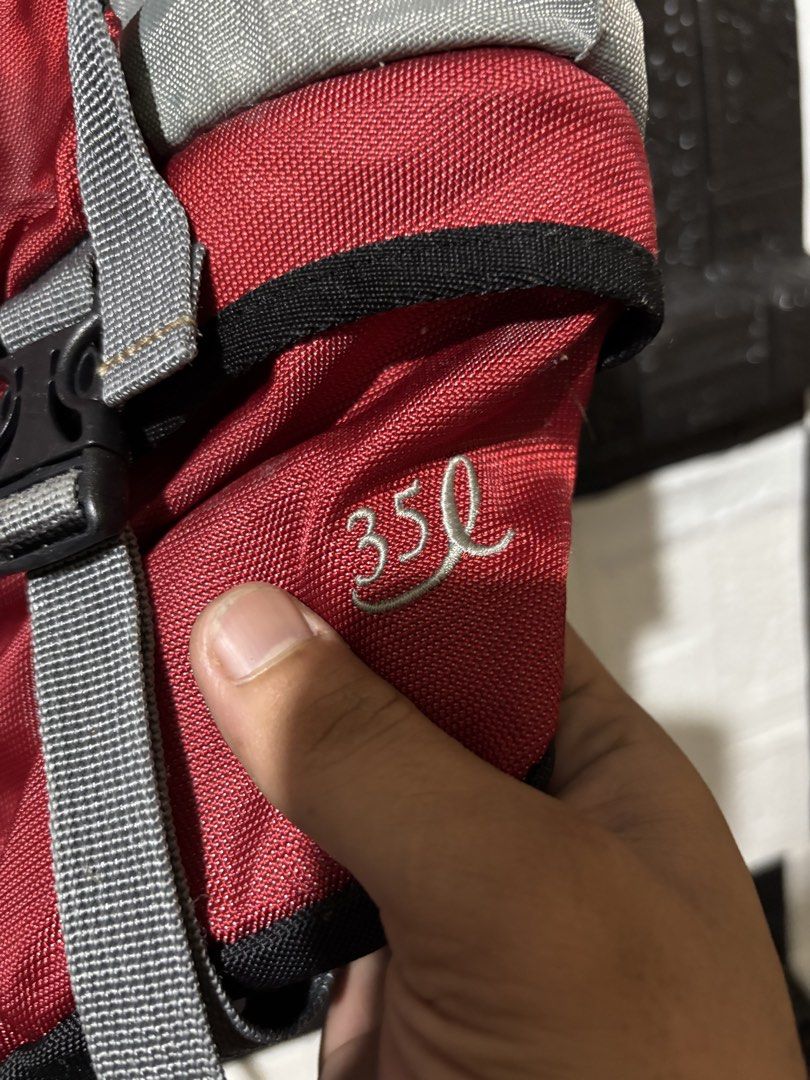 Coleman hiking backpack 35 lts (Category: Backpacks) located in Lopez. Submitted by thrift.ni.roms22 (Listing ID 1468953583, Image 3). Description: Coleman hiking backpack 35 lts Excellent condition No issue .