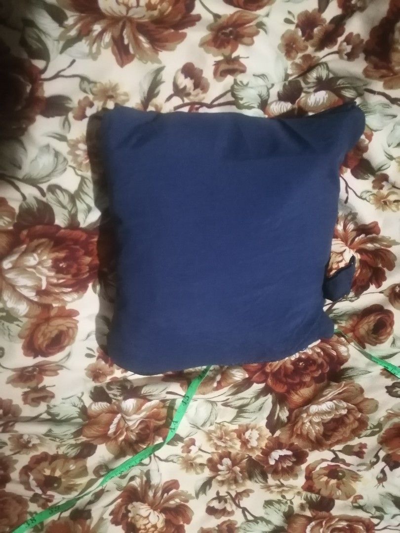 COLOMBIA NYLON SHORT PACKABLE (Category: Shorts) located in San Carlos City. Submitted by apyogone (Listing ID 1469014179, Image 3). Description: Colombia Nylon packable Excellent condition No issue Color rate 9.9 Waistline 34 Length 19 Hem 14 NAVY BLUE.