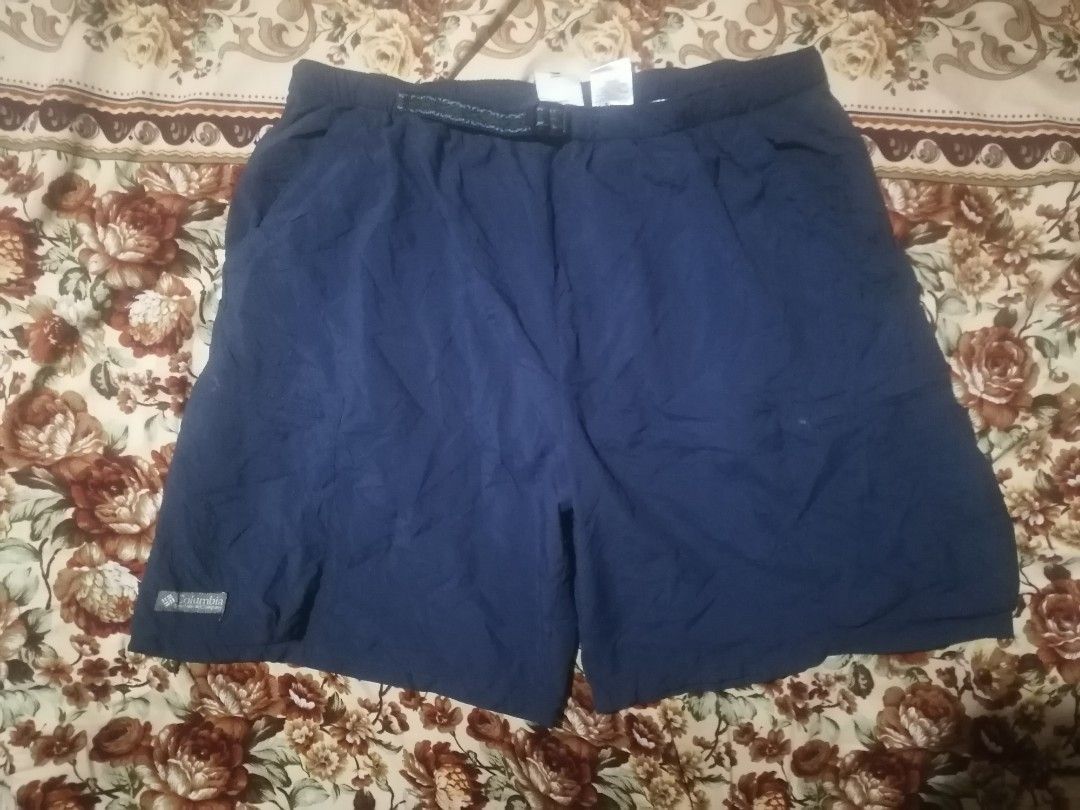 COLOMBIA NYLON SHORT PACKABLE (Category: Shorts) located in San Carlos City. Submitted by apyogone (Listing ID 1469014179, Image 1). Description: Colombia Nylon packable Excellent condition No issue Color rate 9.9 Waistline 34 Length 19 Hem 14 NAVY BLUE.