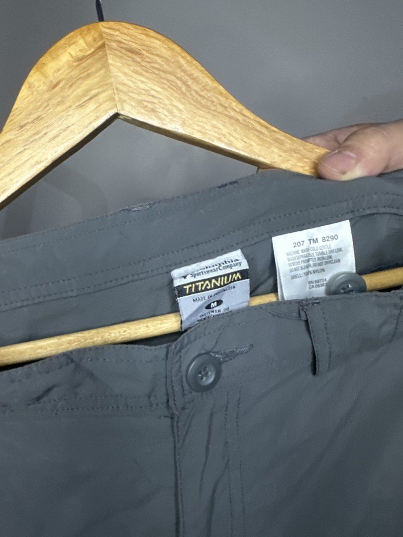 COLUMBIA PACKABLE CONVERTIBLE TREKKING PANTS (Category: Jeans) located in Molave. Submitted by thriftmate13 (Listing ID 1468984254, Image 3). Description: .
