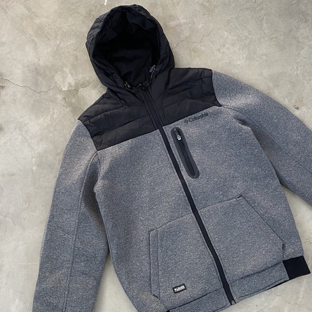 Columbia Puffer Jacket (Category: Coats, Jackets and Outerwear) located in Baliuag. Submitted by n2s01 (Listing ID 1468972733, Image 1). Description: Verygood Condition No flaws Large on tag 21.5 Width 27 Length.