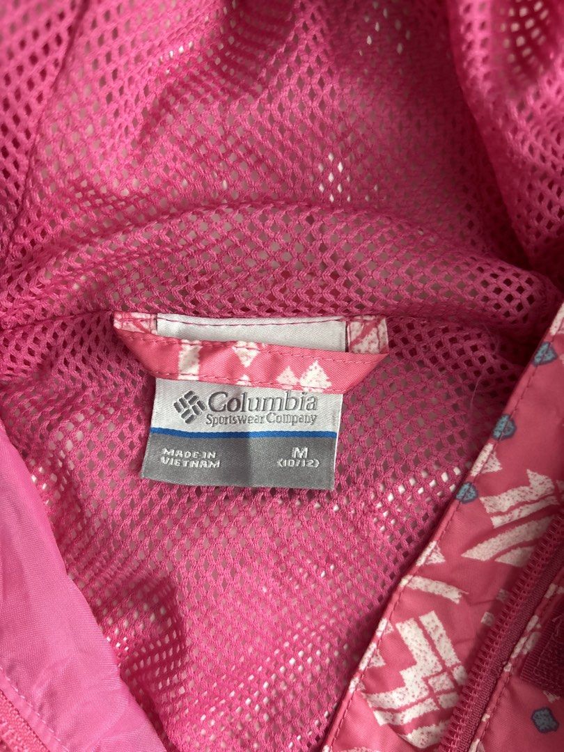 Columbia Rain Jacket Kids Medium (Category: Coats, Jackets and Outerwear) located in San Fernando. Submitted by kayemanalac_05 (Listing ID 1469108825, Image 3). Description: Size M 10-12 Length 23 Width 16.