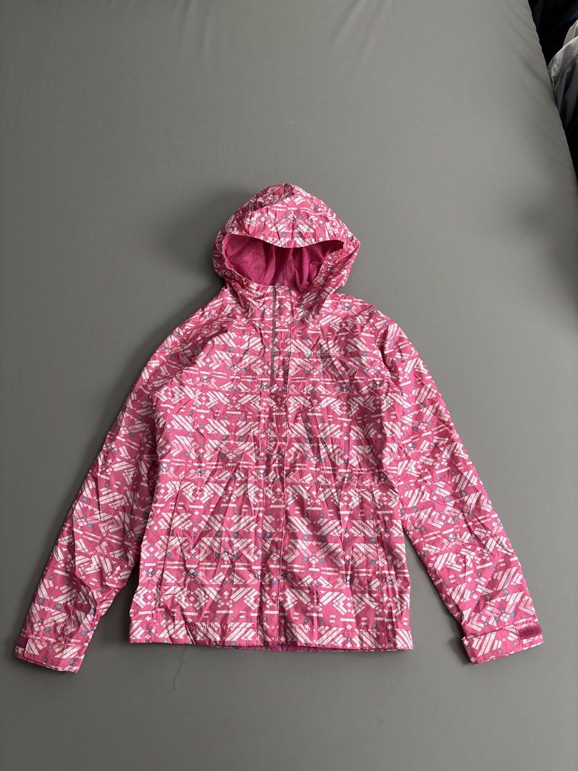 Columbia Rain Jacket Kids Medium (Category: Coats, Jackets and Outerwear) located in San Fernando. Submitted by kayemanalac_05 (Listing ID 1469108825, Image 1). Description: Size M 10-12 Length 23 Width 16.