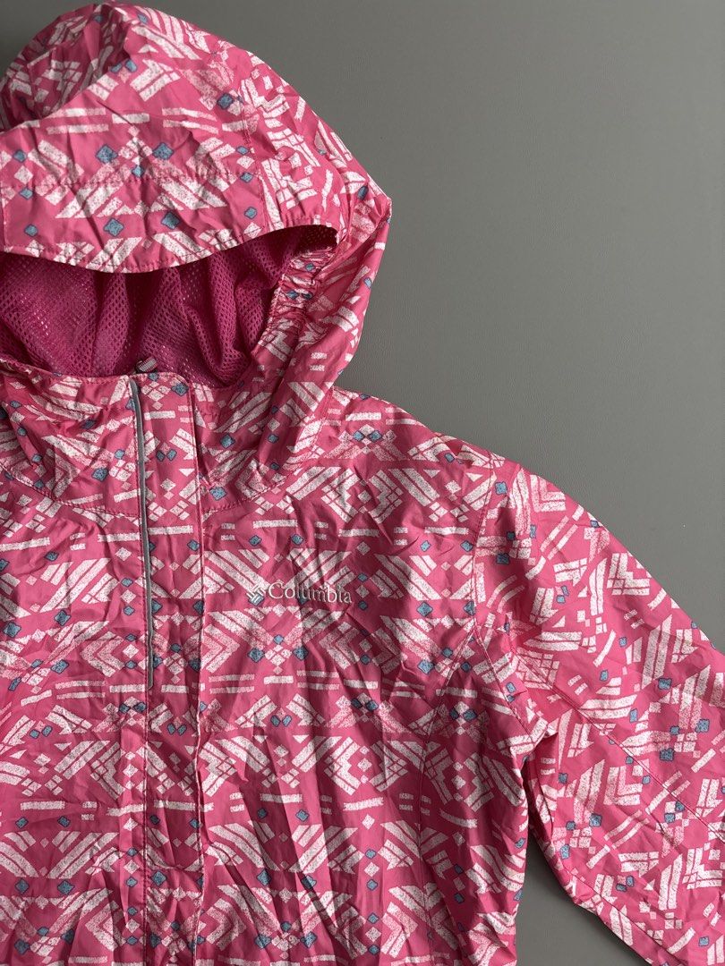 Columbia Rain Jacket Kids Medium (Category: Coats, Jackets and Outerwear) located in San Fernando. Submitted by kayemanalac_05 (Listing ID 1469108825, Image 2). Description: Size M 10-12 Length 23 Width 16.