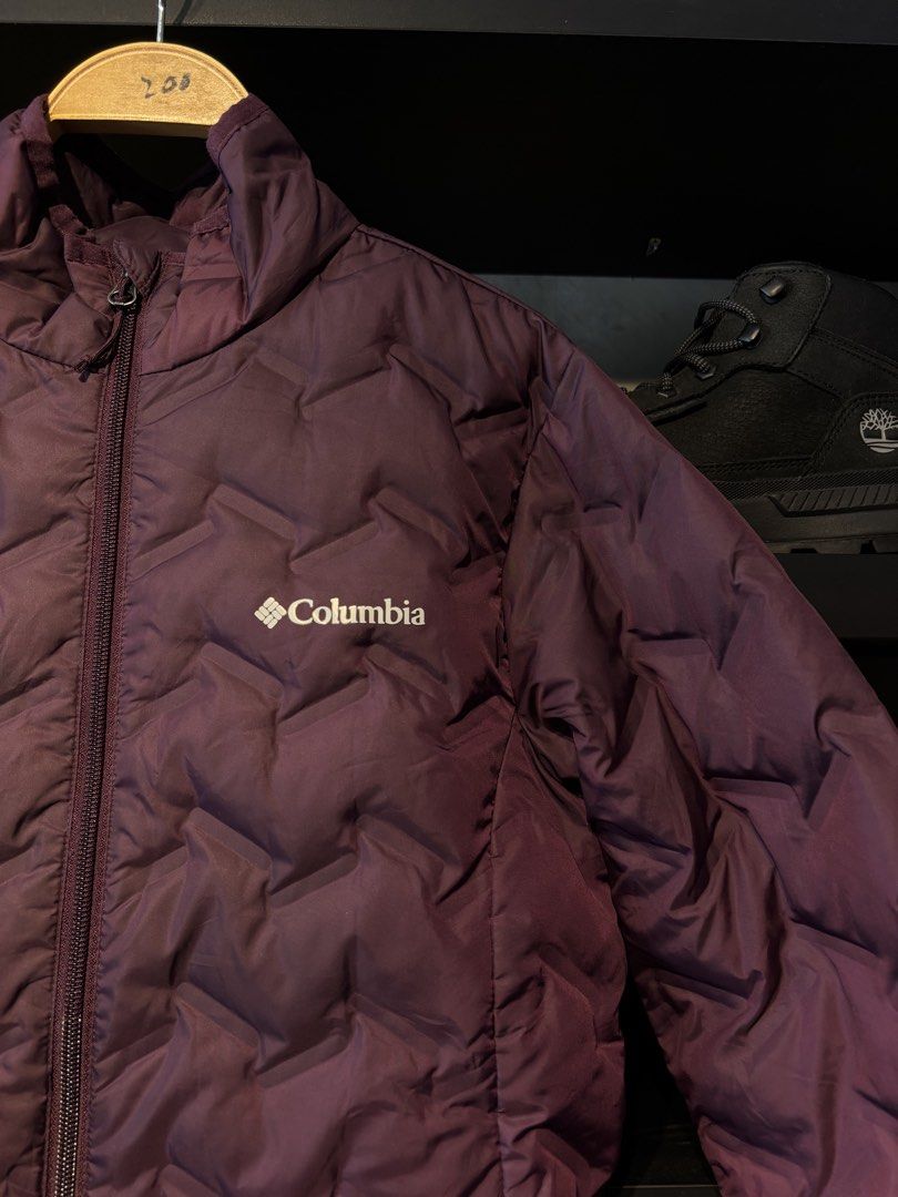 Columbia Women's Delta Ridge II Down Jacket (Category: Coats, Jackets and Outerwear) located in San Fernando. Submitted by kayemanalac_05 (Listing ID 1469010513, Image 2). Description: Medium Womens Length 25 Width 19.