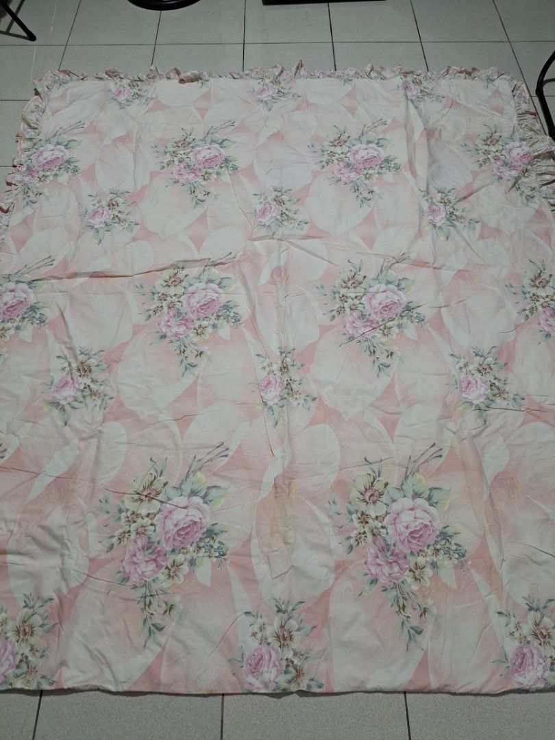 Comforter Queen size (Category: Bedding & Towels) located in Caloocan City. Submitted by mama_mia20 (Listing ID 1468956385, Image 2). Description: 80" by 90" message me for more info no bogus buyers pls ty.