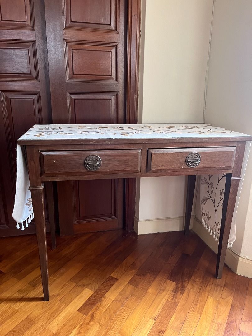 Console Table (Category: Tables & Sets) located in Kuala Lumpur. Submitted by tropicanafurnish (Listing ID 1468985641, Image 1). Description: .