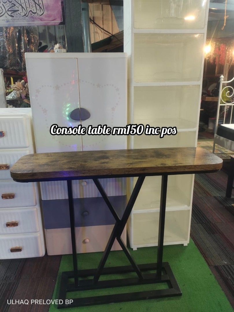 Console table (Category: TV Consoles) located in Kadok. Submitted by bundle_bylisa (Listing ID 1469021113, Image 1). Description: kedai batu pahat Johor.