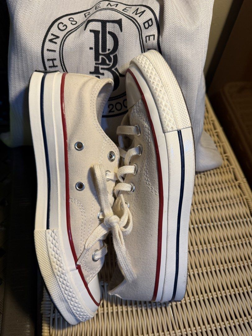 Converse Chuck 70 Men's Sneakers - Parchment (Category: Sneakers) located in Marikina City. Submitted by lemonlover2 (Listing ID 1469145497, Image 1). Description: Marikina City j&t or lalamove Complete with box Used thrice No issues like new pa. Could send video for the condition..