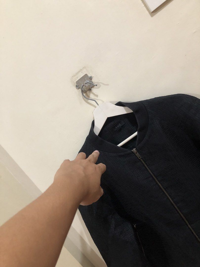 Cos Bomber Jacket (Category: Coats, Jackets and Outerwear) located in Oas. Submitted by alithrifthunter (Listing ID 1469092753, Image 3). Description: .