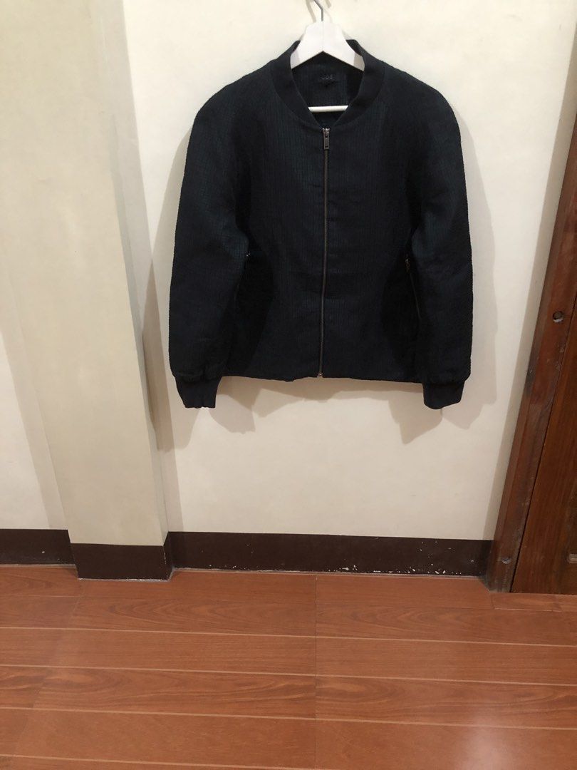 Cos Bomber Jacket (Category: Coats, Jackets and Outerwear) located in Oas. Submitted by alithrifthunter (Listing ID 1469092753, Image 2). Description: .