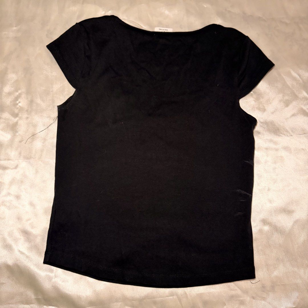 Cotton On Black Top Scoop Neck Size S (Category: Shirts) located in Manila. Submitted by juliarmls (Listing ID 1469091276, Image 2). Description: No issues / flaws In really good condition.