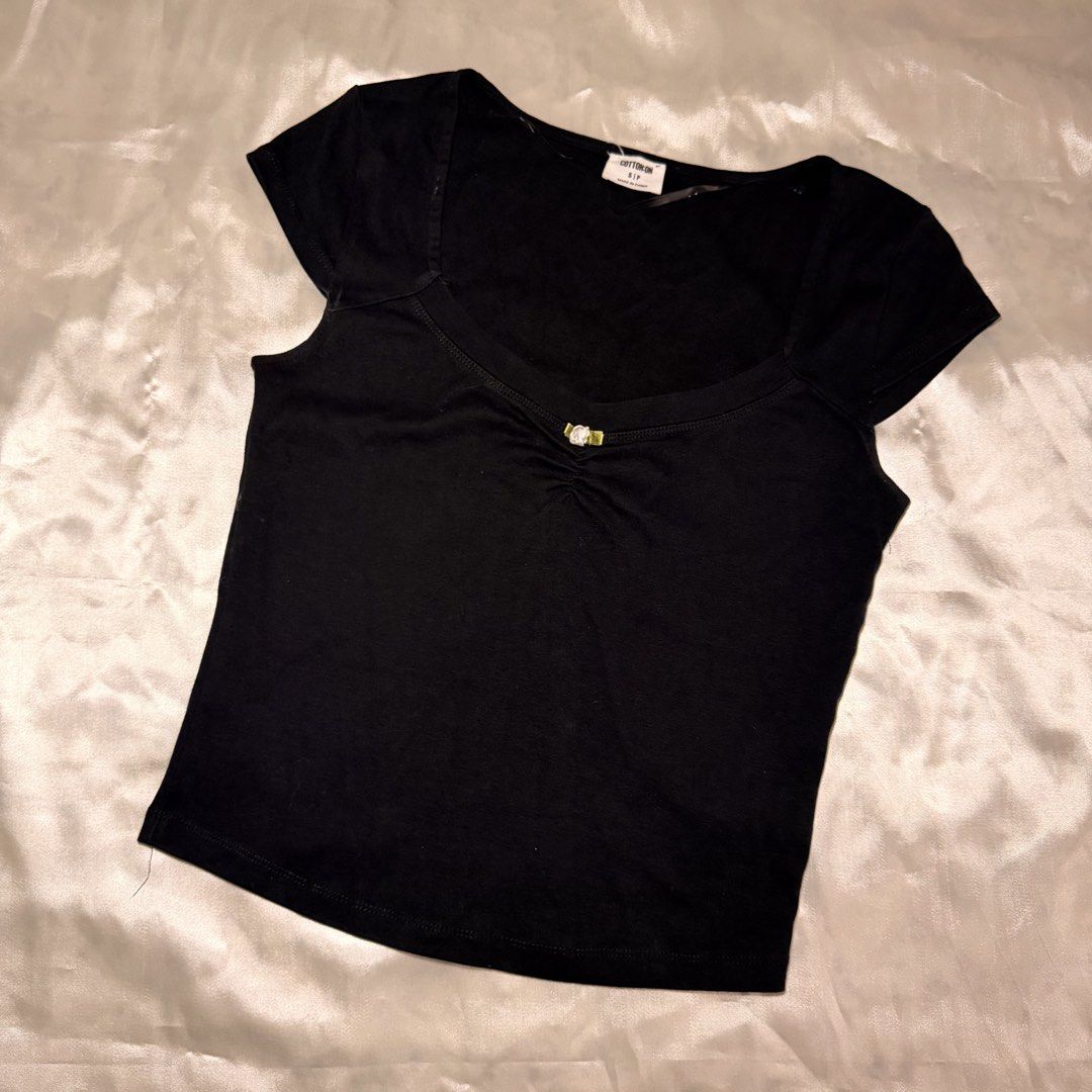 Cotton On Black Top Scoop Neck Size S (Category: Shirts) located in Manila. Submitted by juliarmls (Listing ID 1469091276, Image 1). Description: No issues / flaws In really good condition.