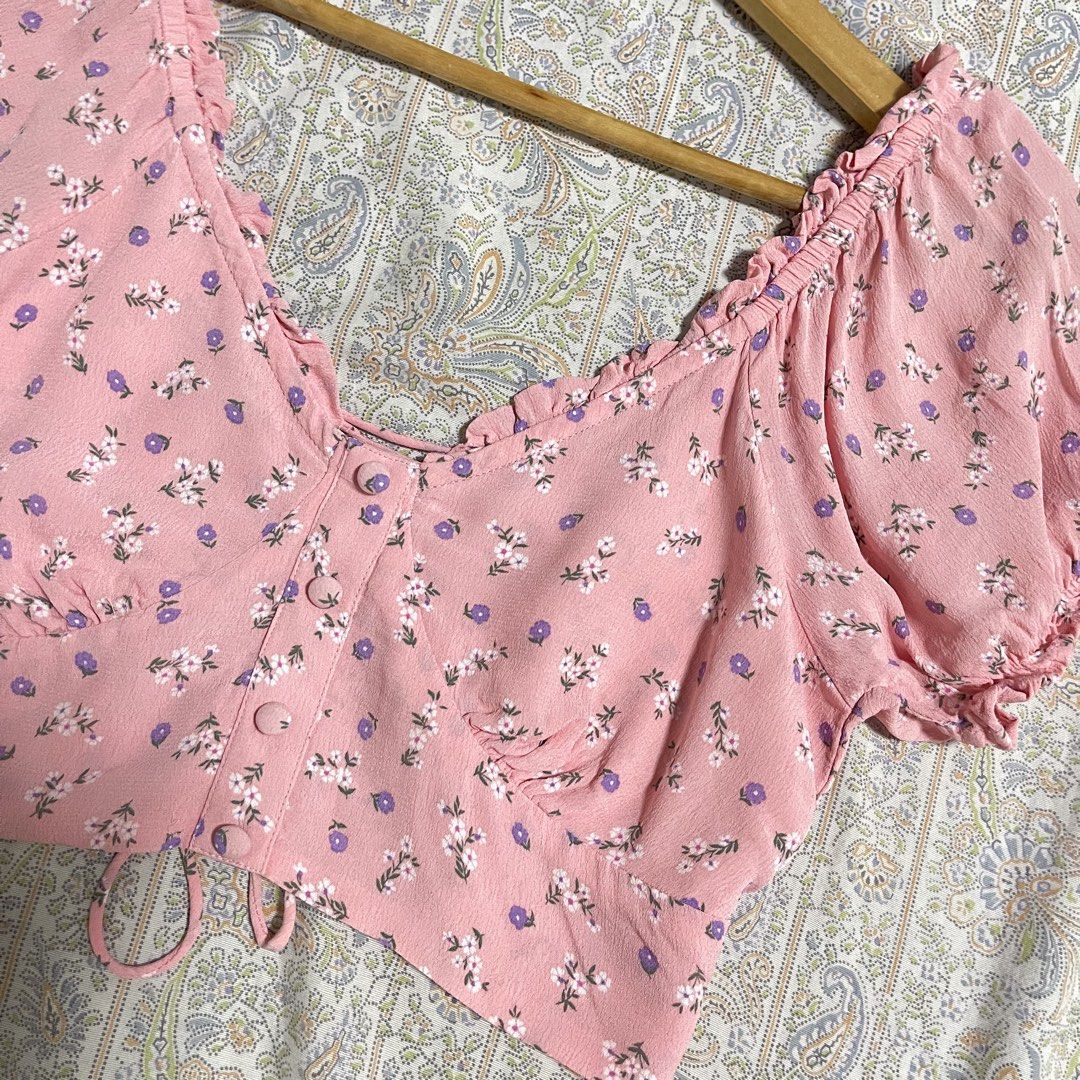 Cotton on Bustier Pink Top (Category: Blouses) located in Cabanatuan. Submitted by thriftby_zy (Listing ID 1469134250, Image 3). Description: Pretty neto lalo na yung color gandaa Size: XS-Slim Medium keri Adjustable back (criss cross) Puffsleeve.