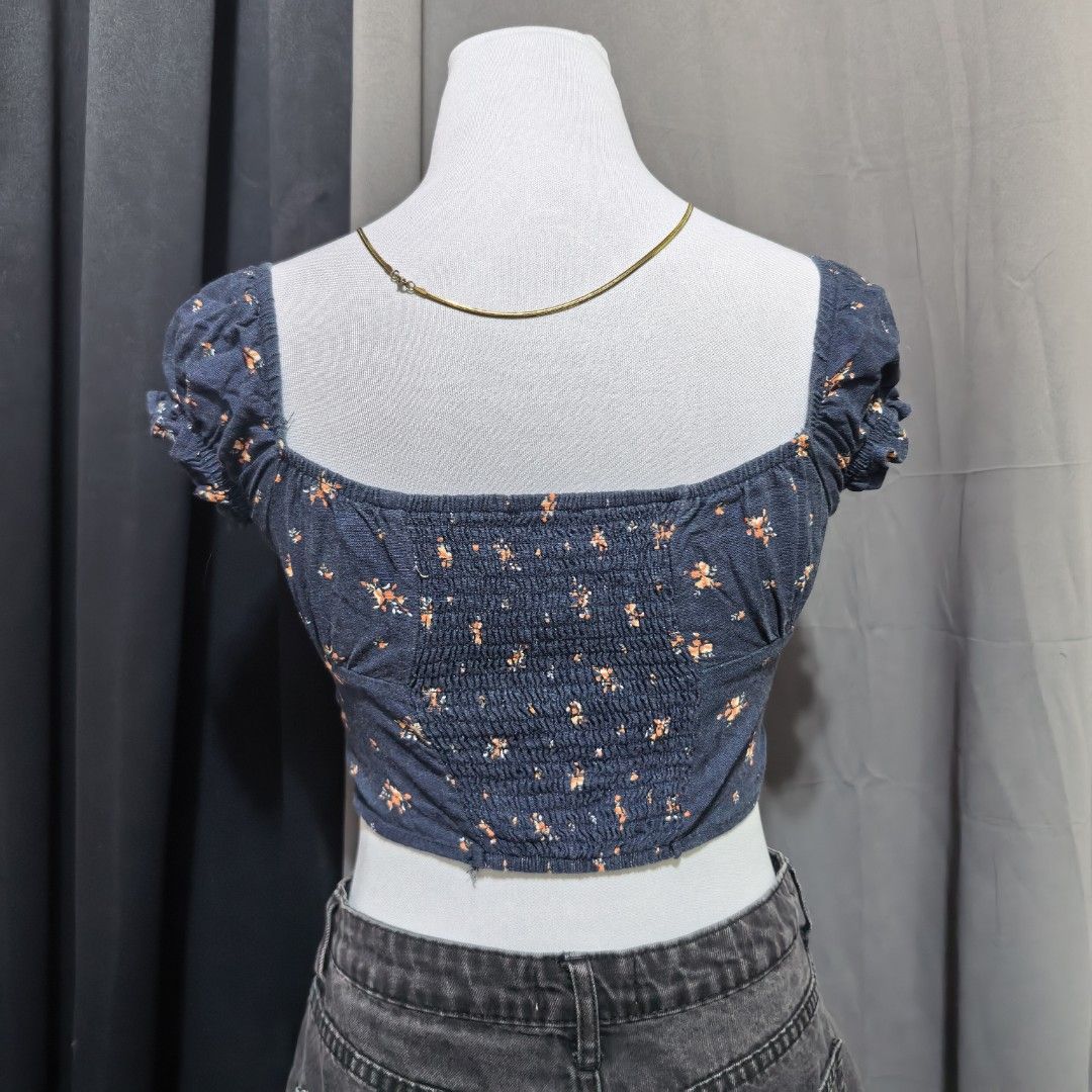 Cotton On cropped top (Category: Others Tops) located in Davao. Submitted by threadelle_davao (Listing ID 1469157022, Image 3). Description: Used once - still in good condition 👉🏻 We ship nationwide via J&T or LBC 👉🏻 Payment first basis 👉🏻 Delivery via Grab or Maxim for Davao buyers 👉🏻 Gcash - Maya wallet - Bank transfer only.