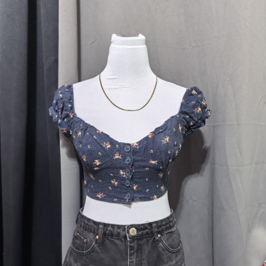 Cotton On cropped top (Category: Others Tops) located in Davao. Submitted by threadelle_davao (Listing ID 1469157022, Image 1). Description: Used once - still in good condition 👉🏻 We ship nationwide via J&T or LBC 👉🏻 Payment first basis 👉🏻 Delivery via Grab or Maxim for Davao buyers 👉🏻 Gcash - Maya wallet - Bank transfer only.