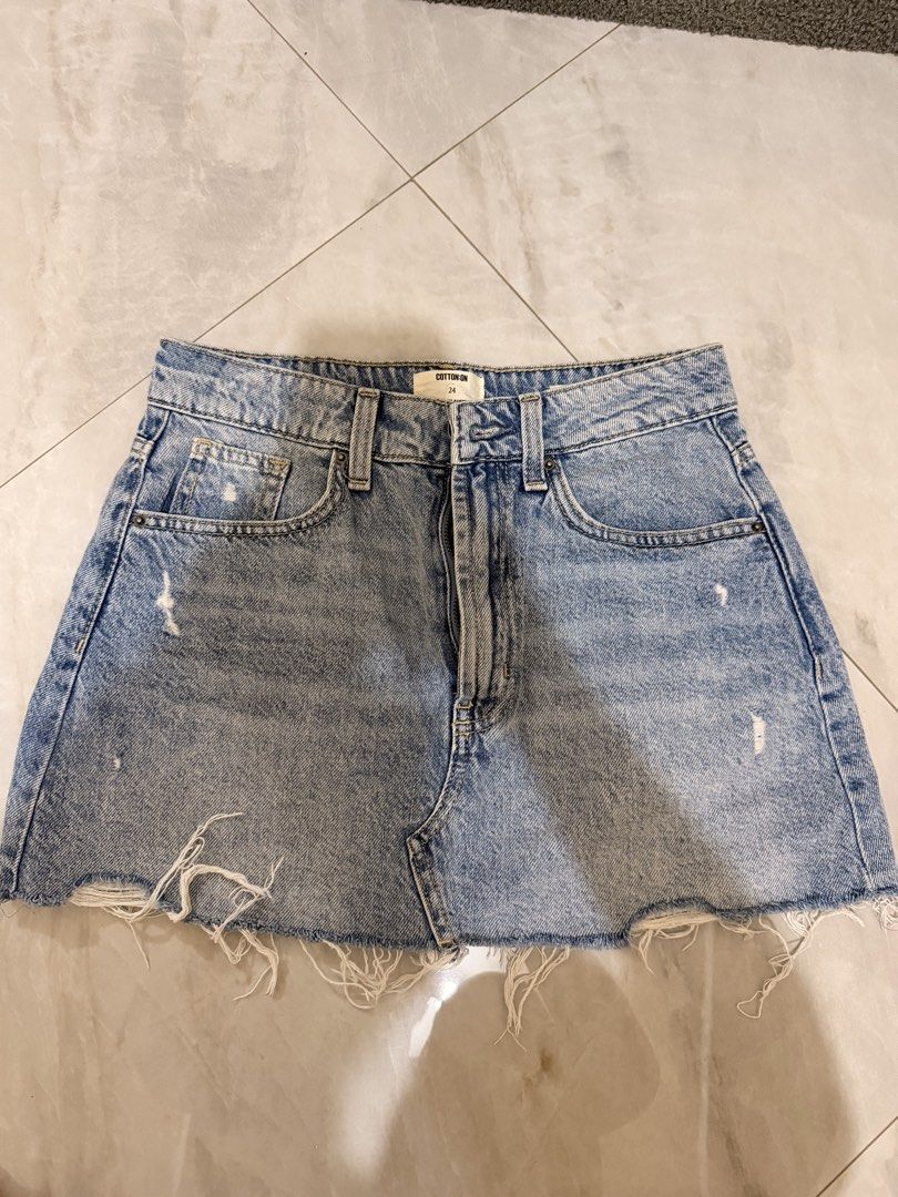 Cotton On Denim Mini Skirt (Category: Skirts) located in Batangas. Submitted by lildealbyren (Listing ID 1468992049, Image 1). Description: -used once -fits up to size 25 -bought it in sg feom cotton on store.