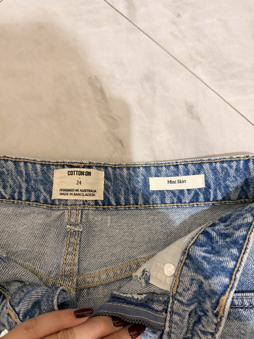 Cotton On Denim Mini Skirt (Category: Skirts) located in Batangas. Submitted by lildealbyren (Listing ID 1468992049, Image 3). Description: -used once -fits up to size 25 -bought it in sg feom cotton on store.