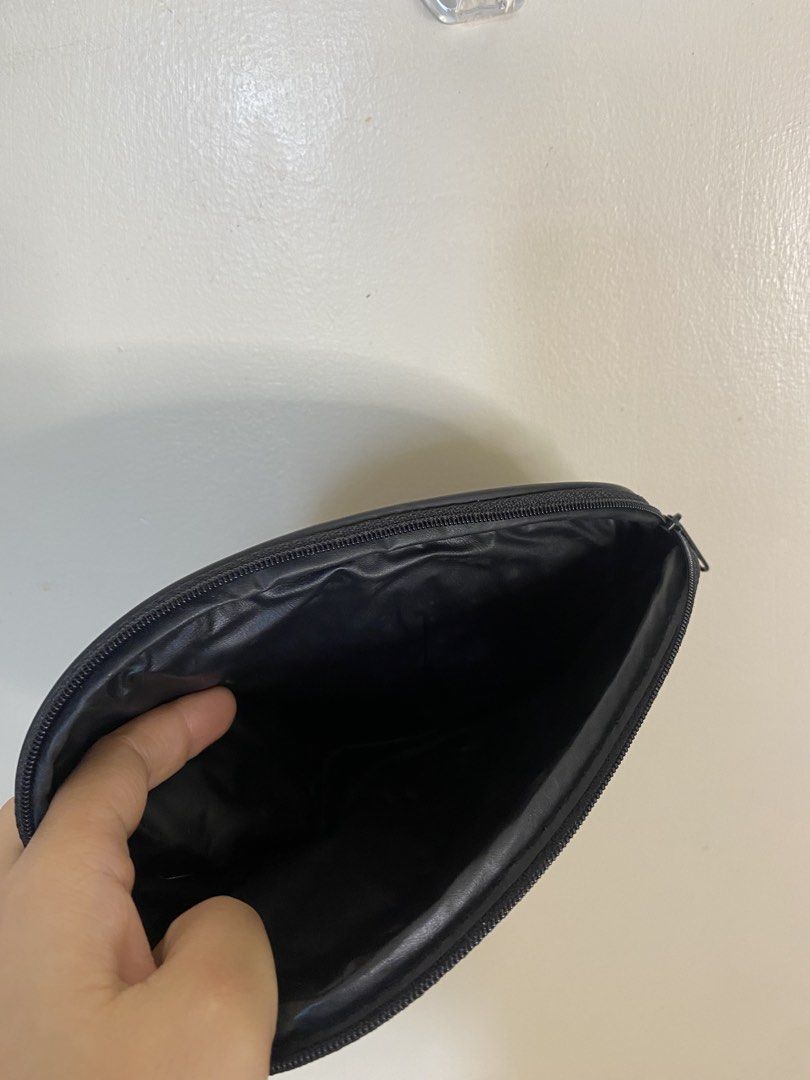 Covermark pouch sale35 (Category: Other Accessories) located in Baguio. Submitted by buyforless_2600 (Listing ID 1469004142, Image 2). Description: .