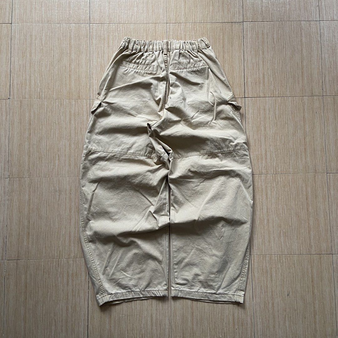 Cream Pants (Category: Jeans) located in Legazpi City. Submitted by luxrystreet (Listing ID 1469094581, Image 2). Description: ▪️Cream Baggy Pants✨ ▪️WAIST: 30 Minimum - 36 Max (Stretchable) ▪️LENGHT: 41 ▪️THIGH: 15 ▪️LEG OPENING: 10 ▪️Color Rate 9/10 ▪️IN EXCELLENT CONDITION ▪️COLOR MAY VARY DUE TO LIGHTING ▪️MANAGE YOUR EXPECTATIONS CAN PROVIDE OTHER PICTURES UPON REQUEST ISSUE(S): NONE -NEED REWASH 📩📩.