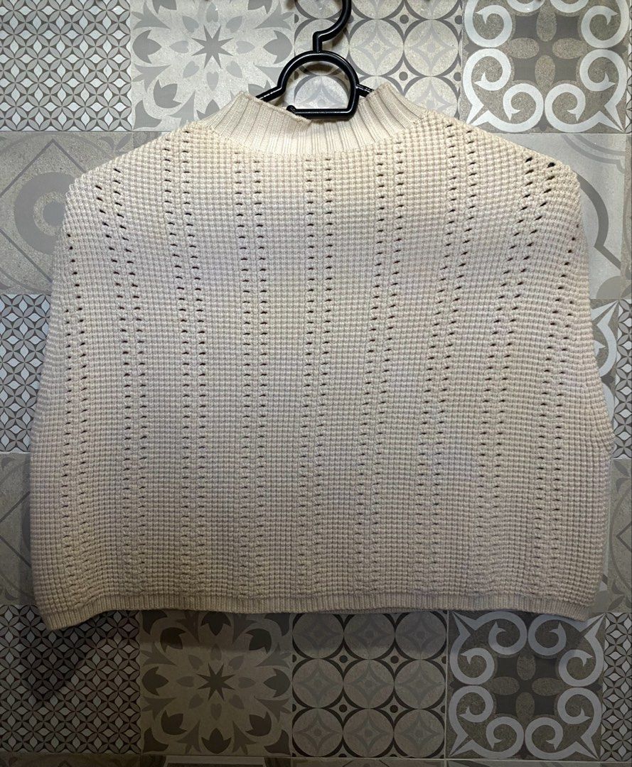Cream Ribbed Knit Cropped Sweater (Category: Longsleeves) located in Tagbilaran City. Submitted by rianena (Listing ID 1468945233, Image 1). Description: .