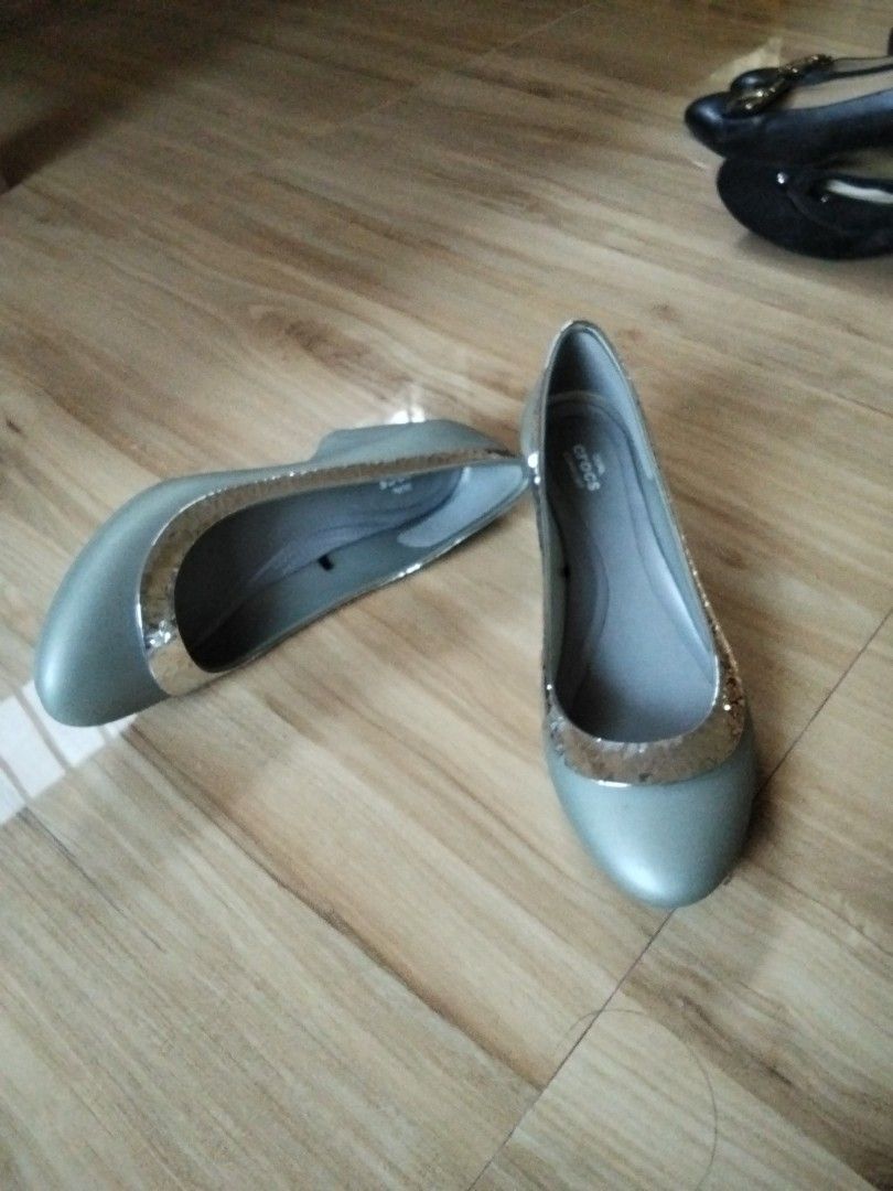 Crocs Wedge pumps dual comfort (Category: Wedges) located in Calasiao. Submitted by alluringvenus.thriftshop (Listing ID 1469012492, Image 2). Description: brand new never been used from 🇺🇲 Package.
