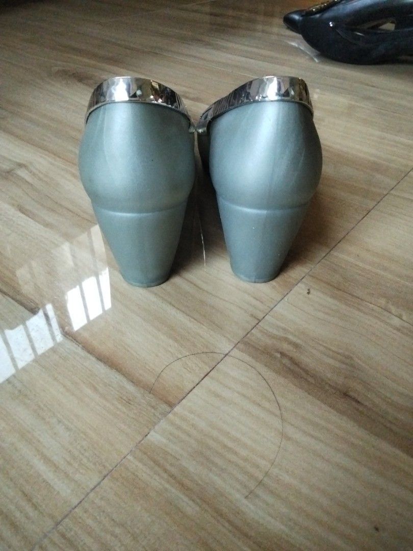 Crocs Wedge pumps dual comfort (Category: Wedges) located in Calasiao. Submitted by alluringvenus.thriftshop (Listing ID 1469012492, Image 3). Description: brand new never been used from 🇺🇲 Package.