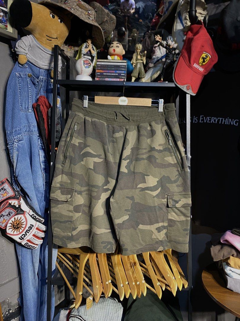 CSG COTTON CARGO SHORTS (Category: Shorts) located in San Pablo. Submitted by genesisllo24149 (Listing ID 1469011987, Image 2). Description: CSG COTTON CARGO SHORTS WAIST -> 32-40 LENGTH -> 23.5 THIGH -> 15 LEG OPENING -> 13 ISSUE -> LINTS CONDITION -> GOOD DM TO PURCHASE 📥 DISCLAIMER: - Please manage your expectations, posted items are preloved, used & thrifted -Actual color may vary due to lighting -Flaker will be posted.